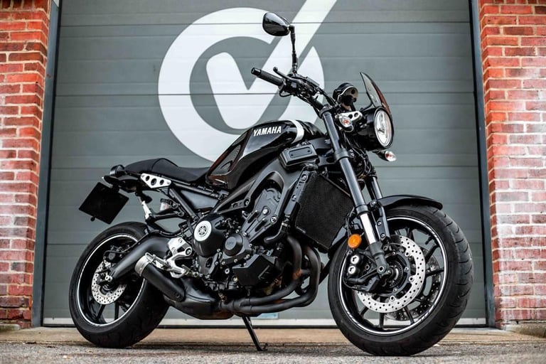 Yamaha XSR900 HEATED GRIPS ! FLYSCREEN ! STUNNING