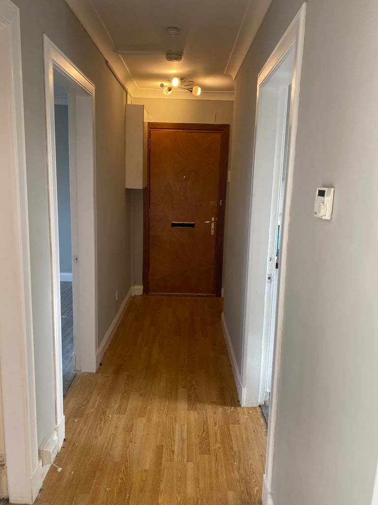 2 bedroom apartment with own garden G53 area 