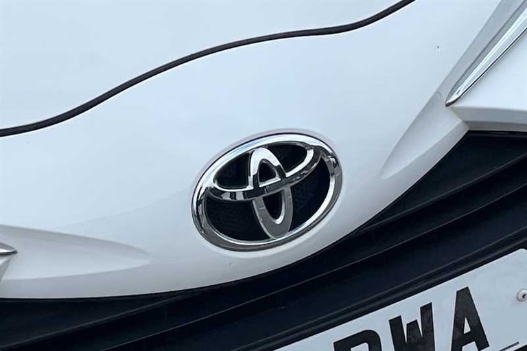2019 Toyota Yaris 1.5 VVT-i Icon Hatchback 5dr Petrol CVT Euro 6 (111 ps) Hatchback Petrol Automatic
