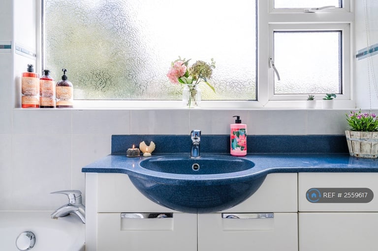 4 bedroom house in Waveney Rise, Oadby, Leicester, LE2 (4 bed) (#2559617)