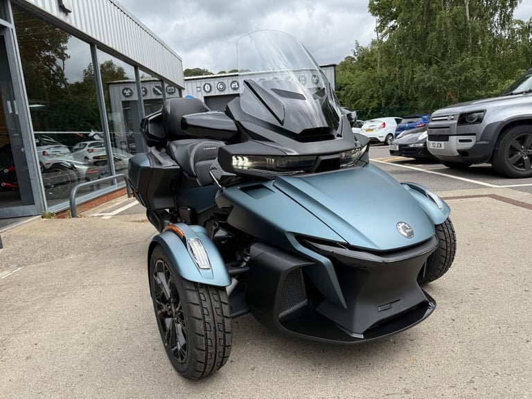 2025 Can-Am Spyder RT Limited 1330cc 6 speed semiauto trike MINERAL BLUE