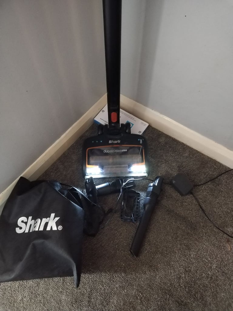 Shark cordless vacuum cleaner with attachment and rotary floor head and lights vgc gwo 
