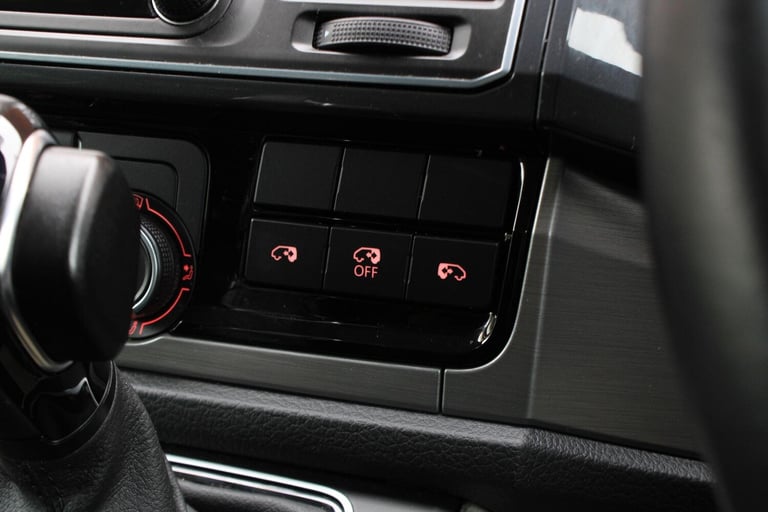 2019 Volkswagen Transporter 2.0 BiTDI T32 BlueMotion Tech Highline Kombi DSG FWD SWB Euro 6 (s/s)...