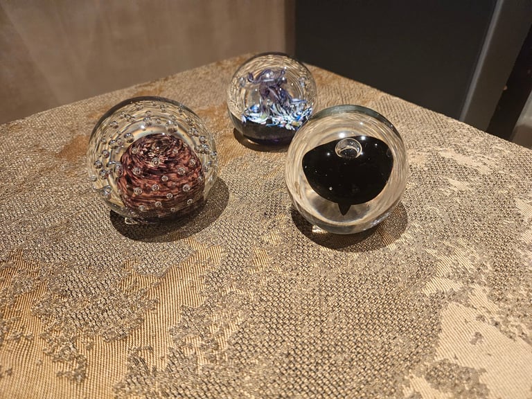 3x paperweights made out of glass