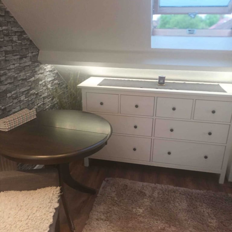 1 bedroom flat in Hathaway Gardens, West Ealing
