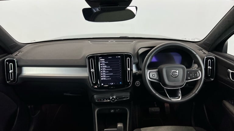 2022 Volvo XC40 Core, B3 mild hybrid, Petrol (Apple CarPlay, Power Tailgate, Google Nav) Estate P...