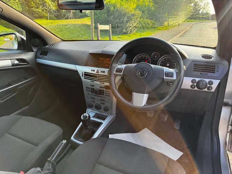 VAUXHALL ASTRA 1.8 VVT 16v SRi 2011