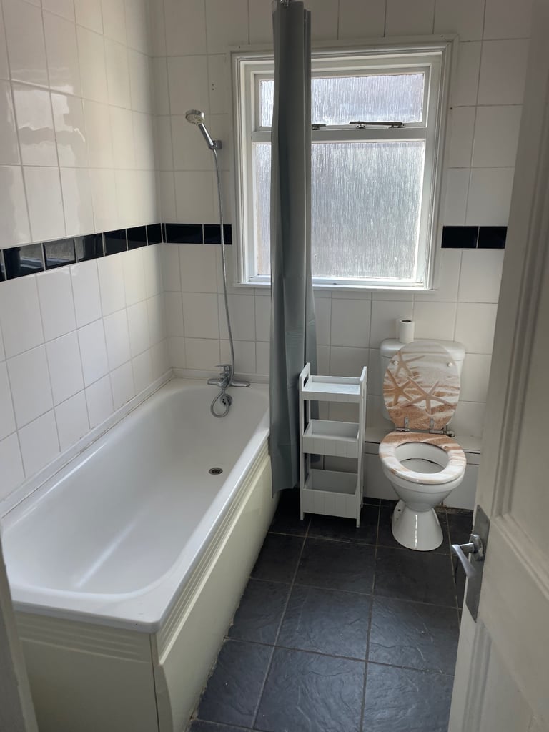 3 bedroom at hernebay sea front 