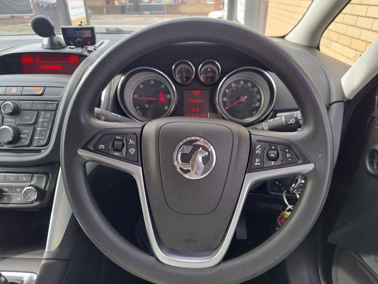 2014 Vauxhall Zafira Tourer 2.0 CDTi Exclusiv Auto Euro 5 5dr MPV Diesel Automatic