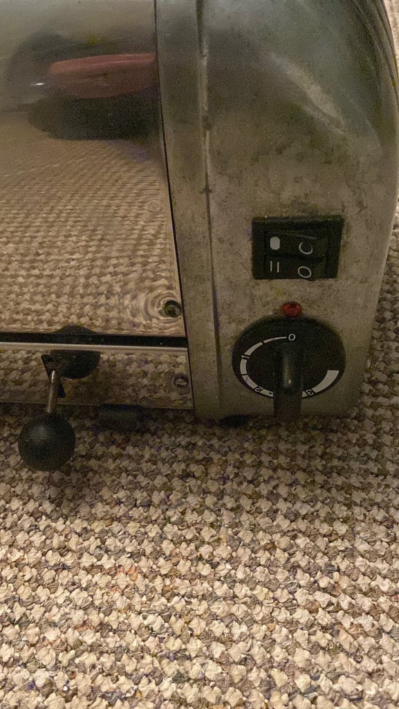 Dualit 3 slice toaster with sandwich holder.