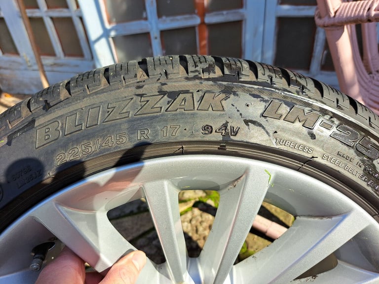 Bmw 17inch alloy wheels style 284 with Bridgstone winter runflat tyres.  