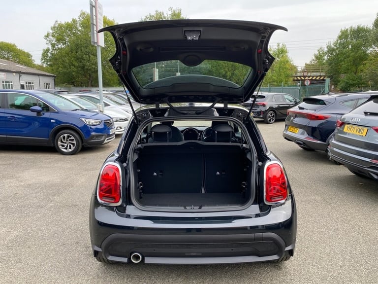 2023 MINI Hatch 1.5 Cooper Classic Hatchback 3dr Petrol Manual Euro 6 (s/s) (136 ps) Hatchback Pe...