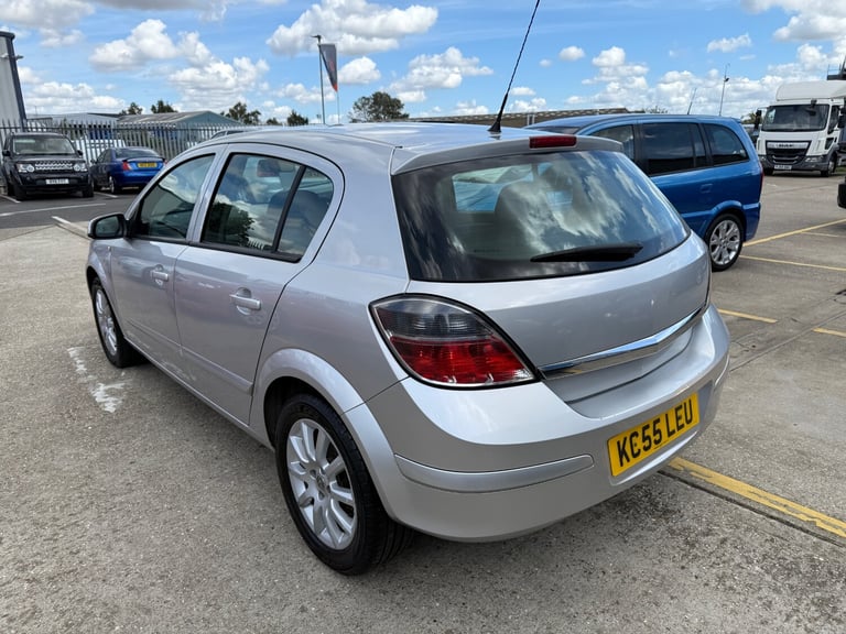 2005 Vauxhall Astra 1.6i 16V Club 5dr HATCHBACK Petrol Manual - Image 3