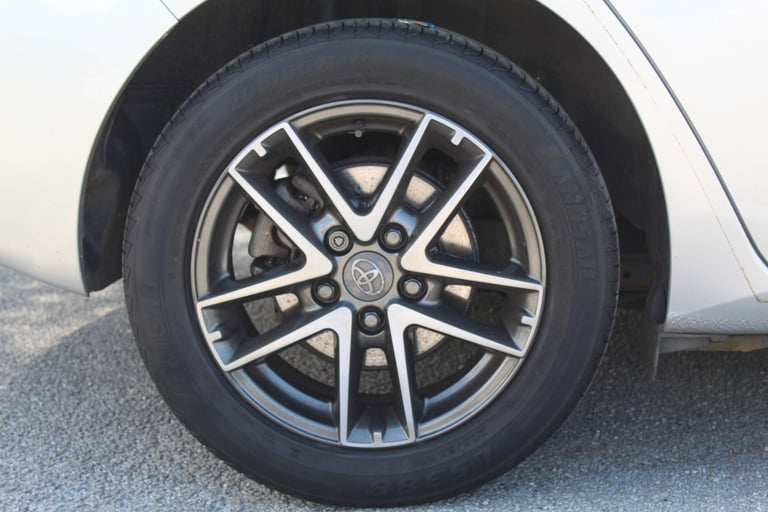 2015 Toyota Auris 1.8 Auris Icon+ VVT-i CVT 5dr Hatchback Hybrid Automatic