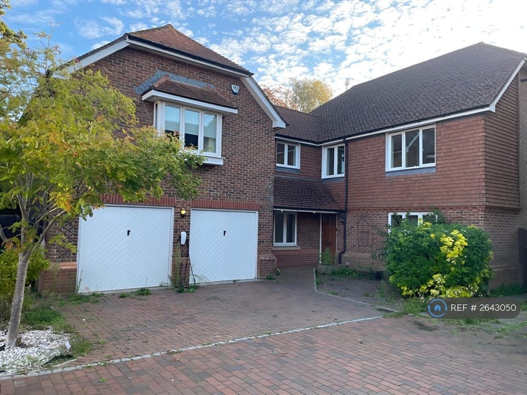 image for 5 bedroom house in Willowmead Close, Runcton, Chichester, PO20 (5 bed) (#2643050)