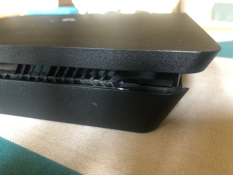 PS4 game console 500GB