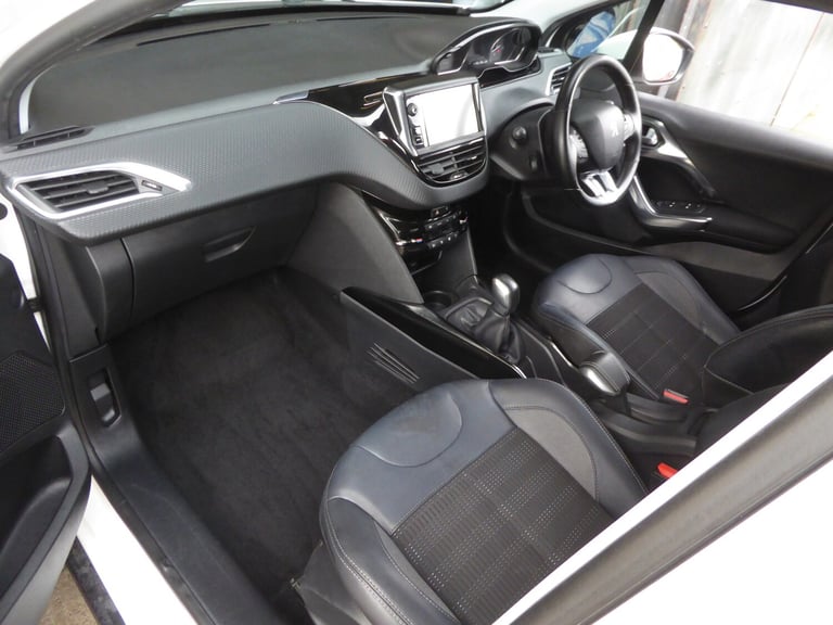 2016 Peugeot 2008 1.2 PureTech Allure 5dr HATCHBACK Petrol Manual
