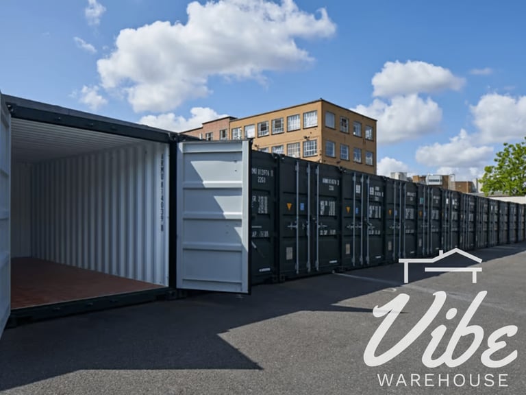 Affordable and Secure Storage Containers in Docklands – E16