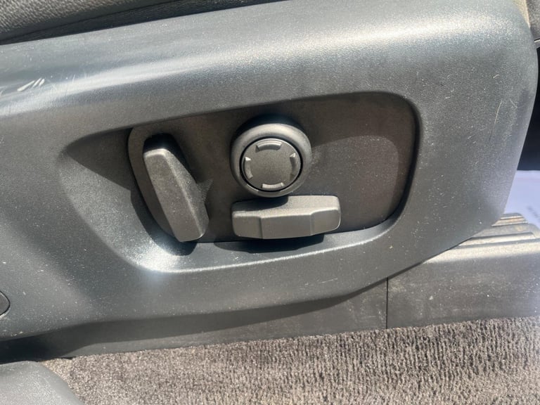 2020 Land Rover Discovery 3.0 SD V6 Landmark Edition Auto 4WD Euro 6 (s/s) 5dr ESTATE Diesel Auto...