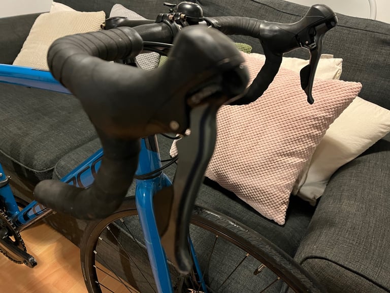 Aluminium disc road bike for sale. 