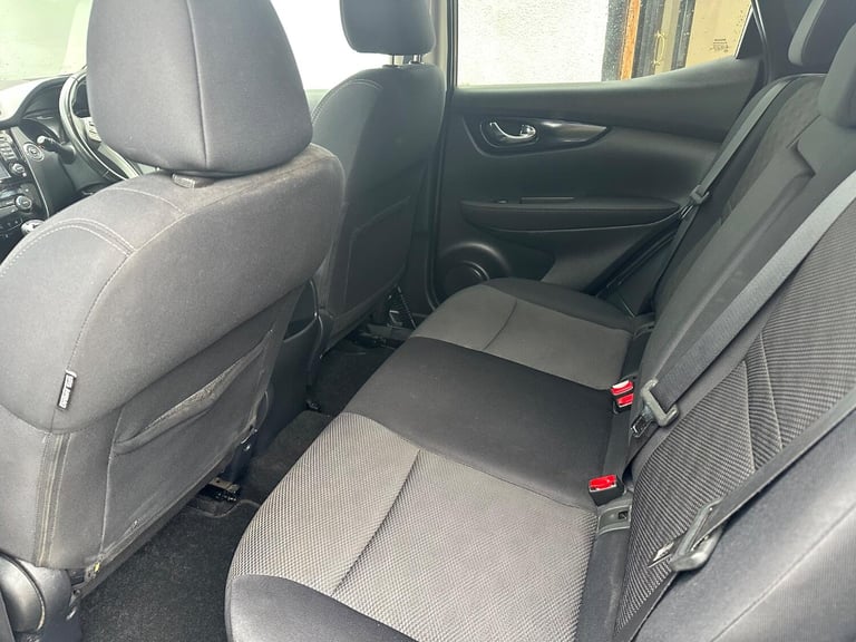 NISSAN QASHQAI 1.2 DIG-T n-tec Silver Manual Petrol 2015