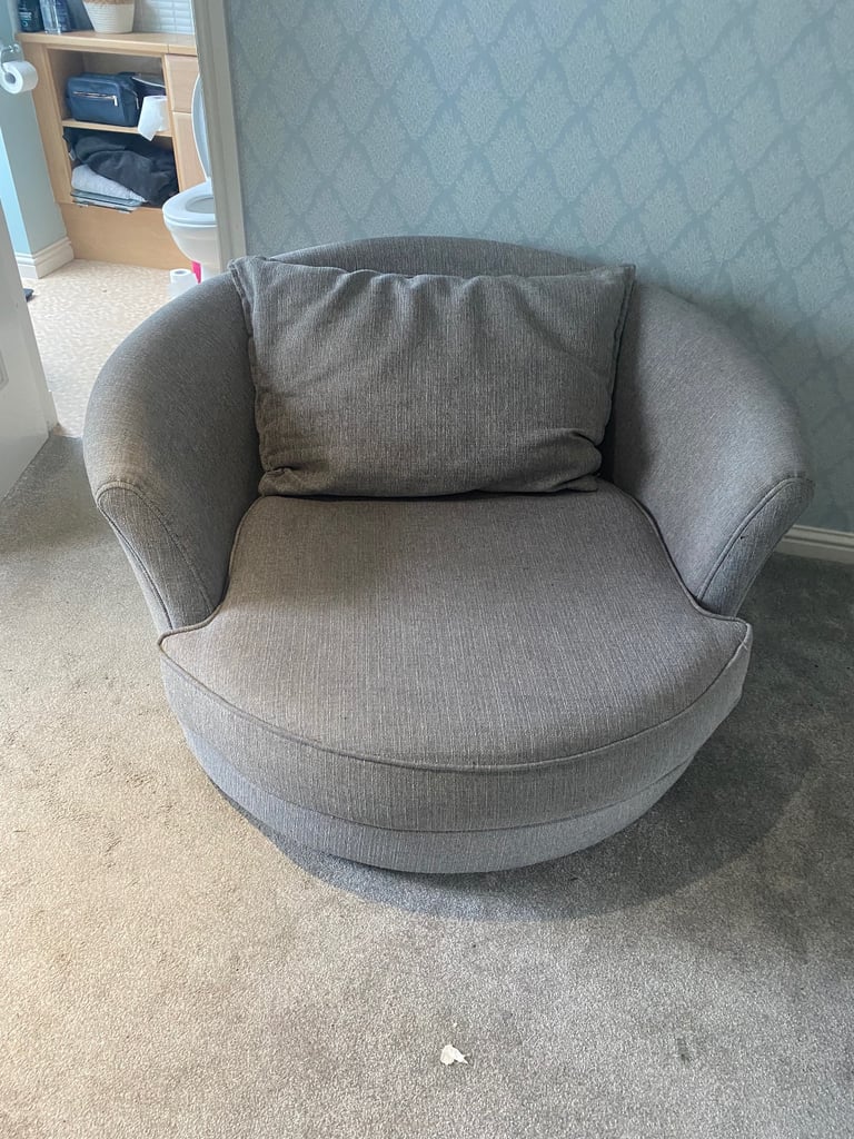 Cuddle chair 