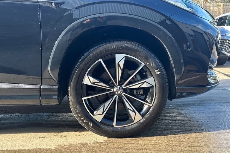 2024 MG MG HS 106288 Hatchback Petrol Automatic