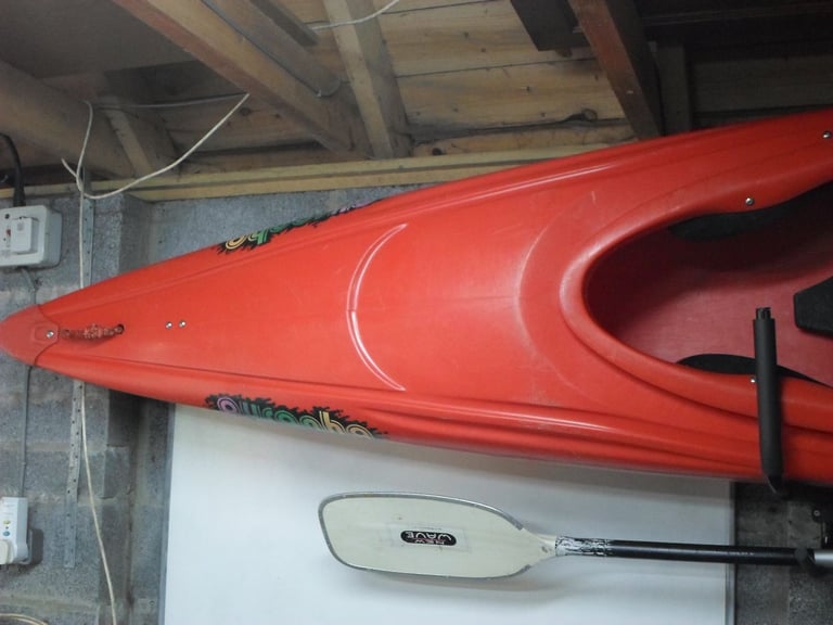 Kayak , Pyranha Magic Bat.
