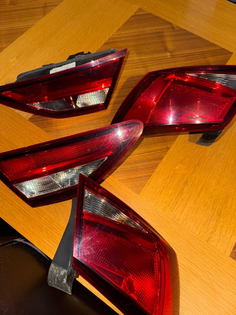 Seat Leon SE 2013–2016 Tail Light Set (Full Passenger & Driver Sides)