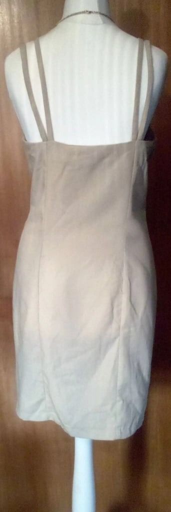 Beige Dual Straps Sweetheart Neckline Double Breasted Buttoned Dress. Size M.POST OR COLLECT!