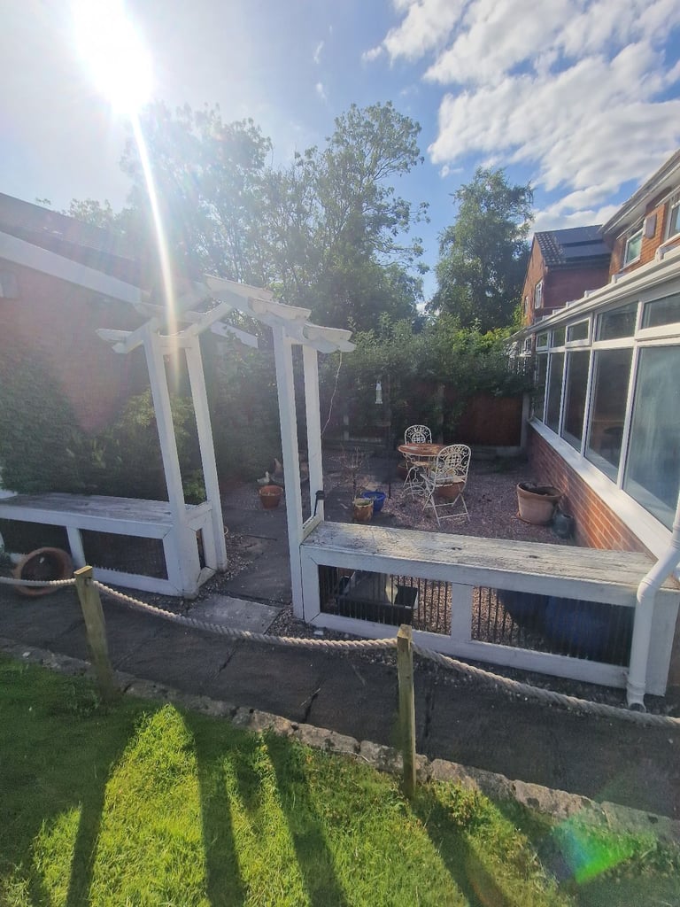 Bright & Spacious Family Home in Quiet Heald Green Cul-de-Sac – Garden, Driveway, Near Schools