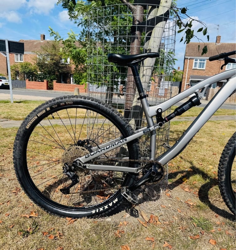 BOARDMAN MTR 8.6 FULL SUSPENSION MOUNTAIN BIKE !