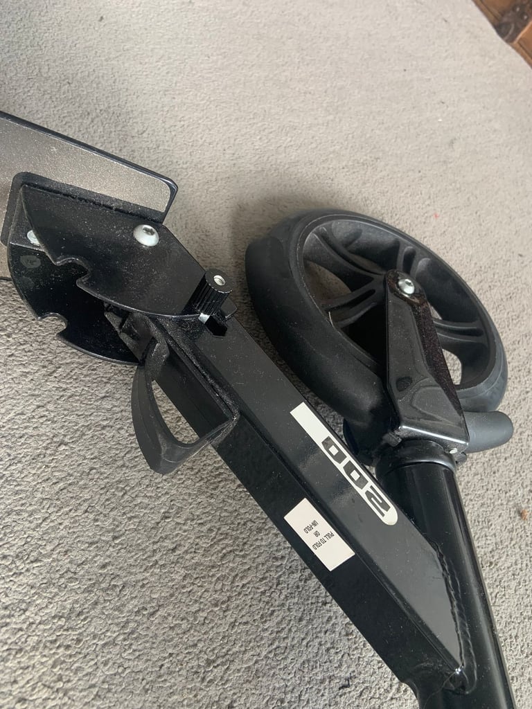 Evo 200 Adult Commuter Folding Scooter Black UNUSED