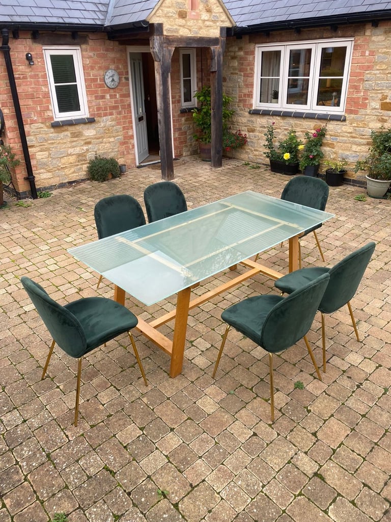 Dining table with 6x chairs 
