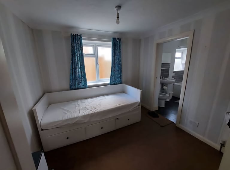 Double Room with ensuite bathroom 