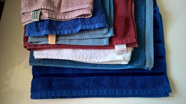 Job Lot of 6 Pure Cotton Bath Towels.