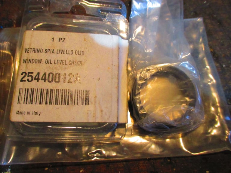 Ducati996/916 oil level window