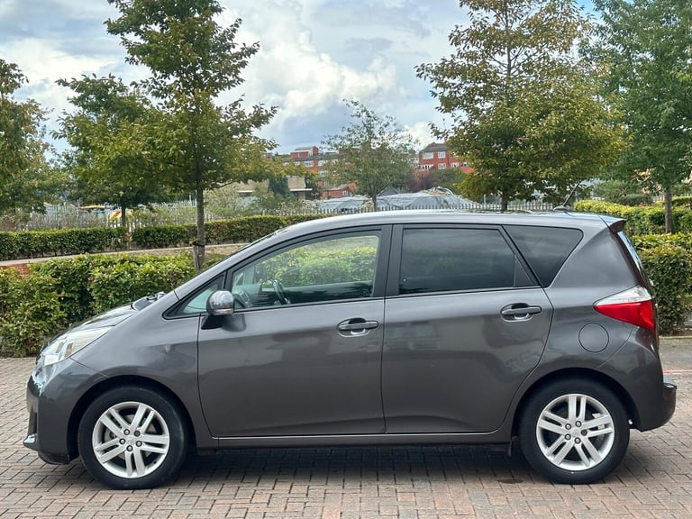2011 Toyota Verso 1.33 Dual VVT-i T Spirit Euro 5 5dr MPV Petrol Manual