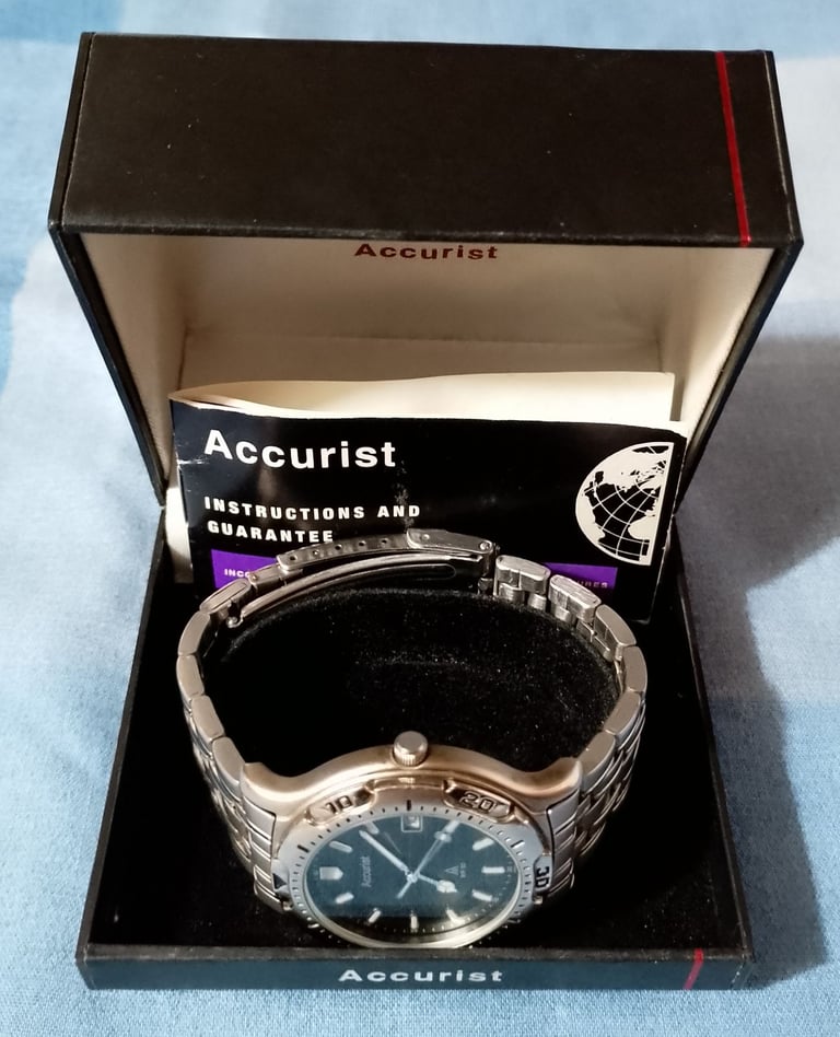 Accurist Mens Wristwatch In Original Box Excellent Condition