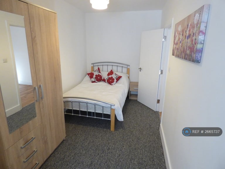 3 bedroom flat in Hsu Students Southbourne, Bournemouth, BH5 (3 bed) (#2665737)