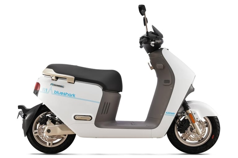 Keeway Blueshark Lite 45 - £500 off I Road Legal Electric Scooter