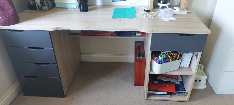Office desk and chair free