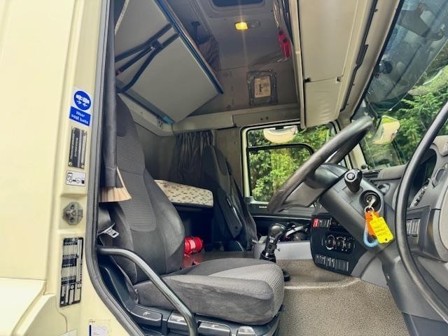 2016 DAF CF 410 E6 sleeper cab 8x2 cheese wedge beavertail Fassi F275 crane 