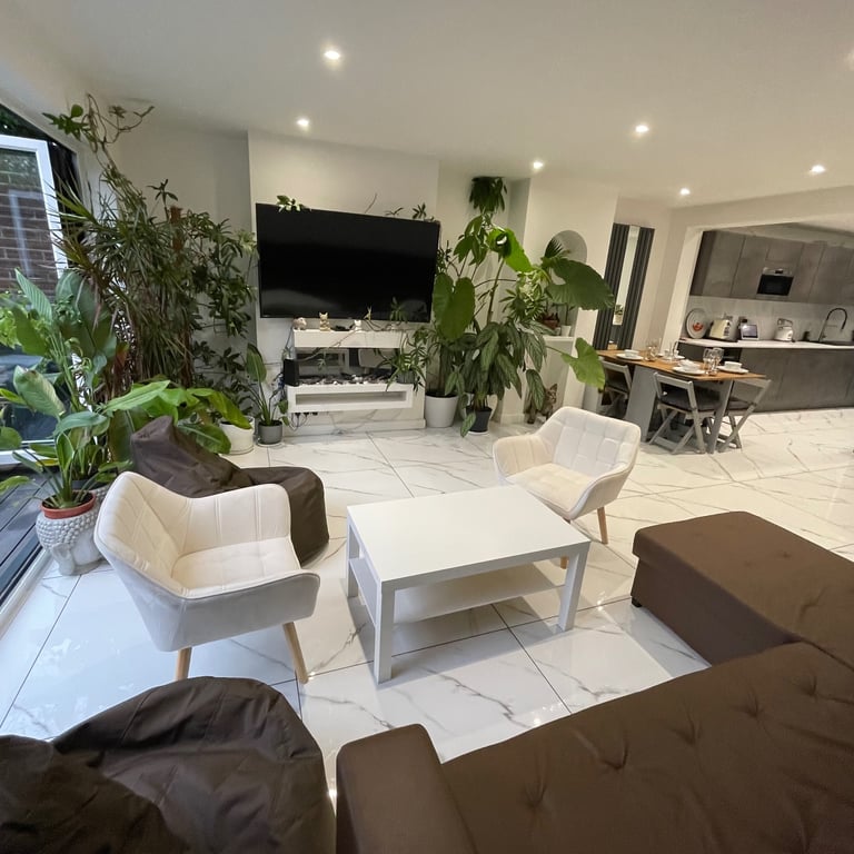 Luxury double room to rent.