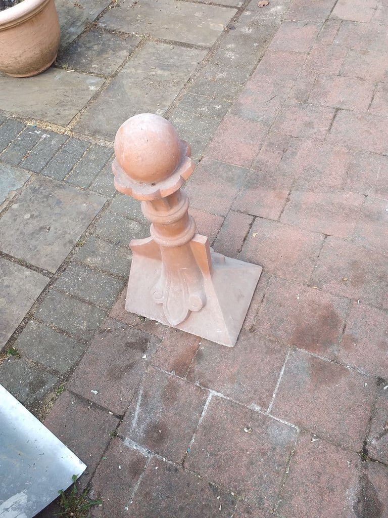Clay finial