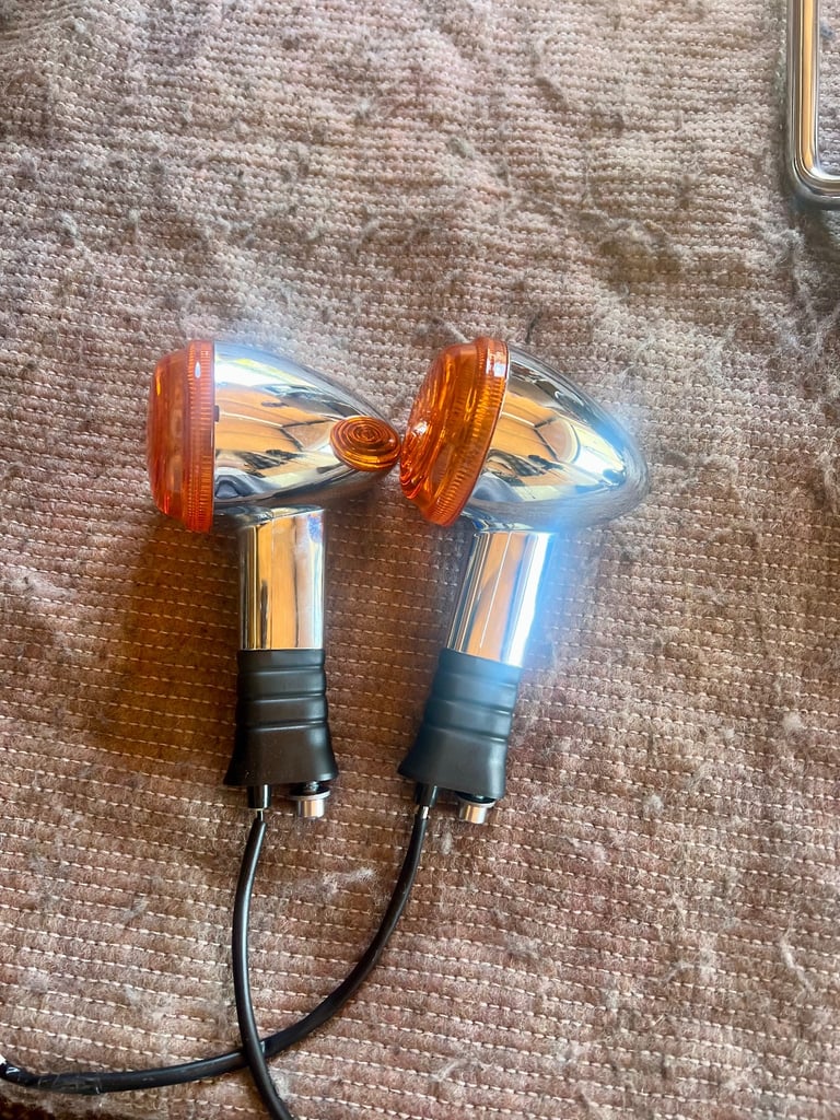 Triumph Bonneville T120 front indicators