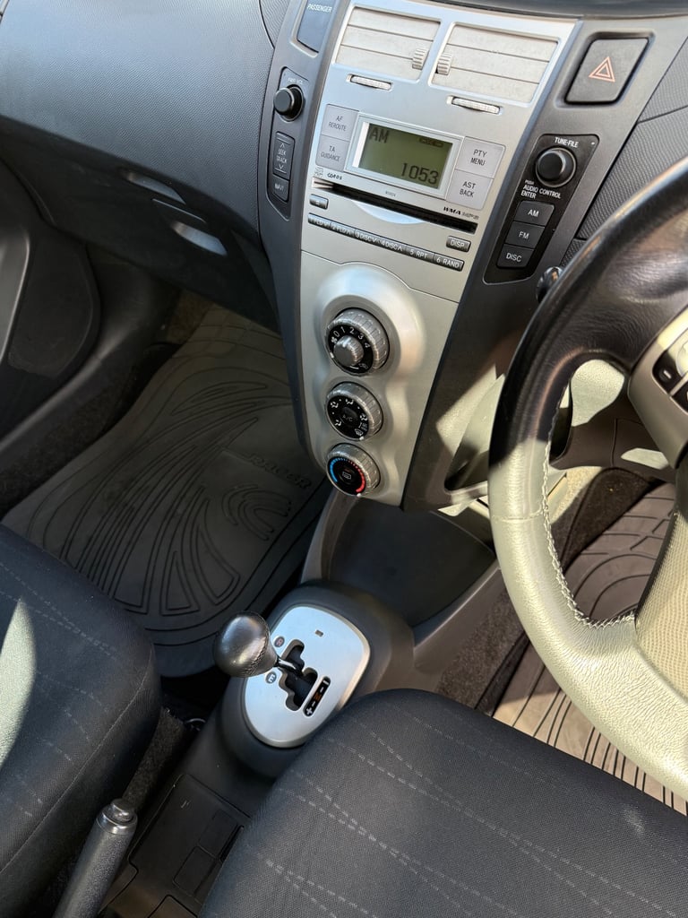 Automatic Toyota Yaris 1364CC 2007