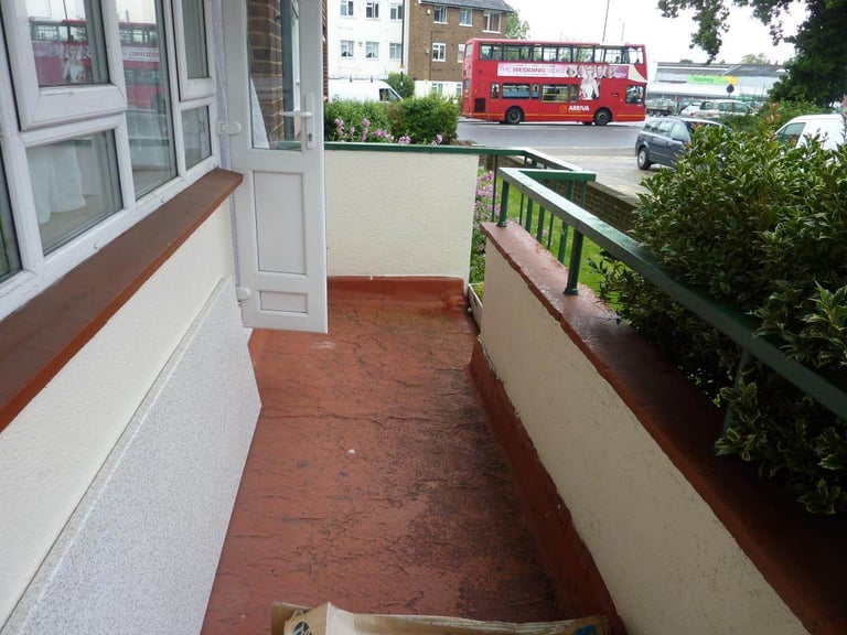 N13 Studio To Let Palmers Green