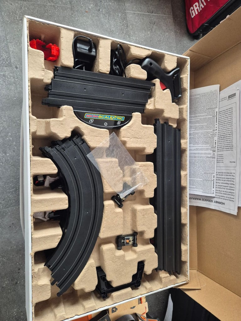 Micro Scalextric 1:64 scale