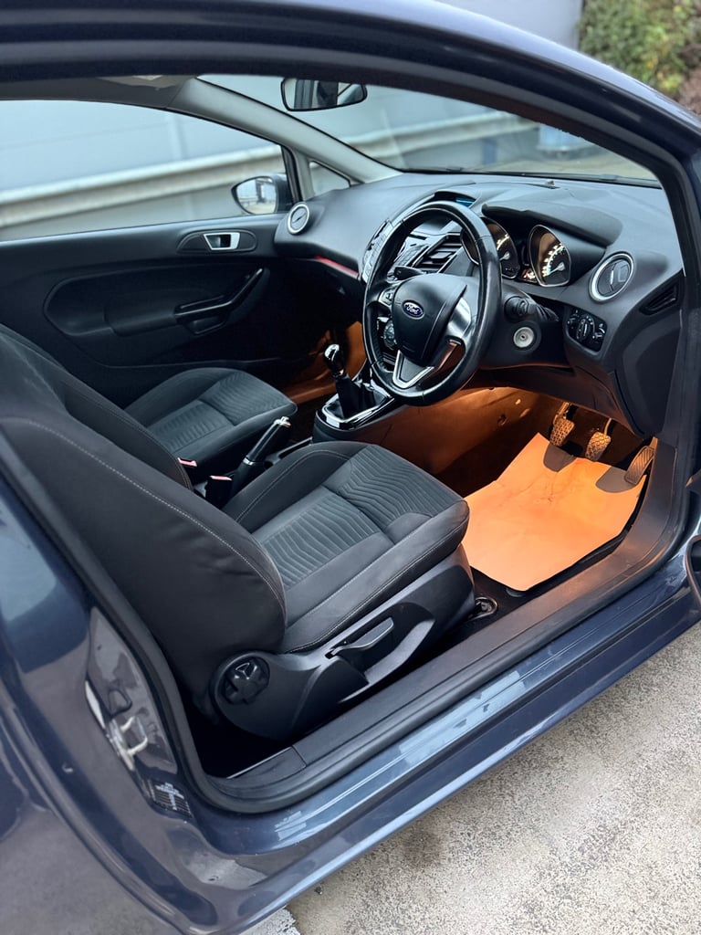 Ford, FIESTA, Hatchback, 2015, Manual, 1241 (cc), 3 doors